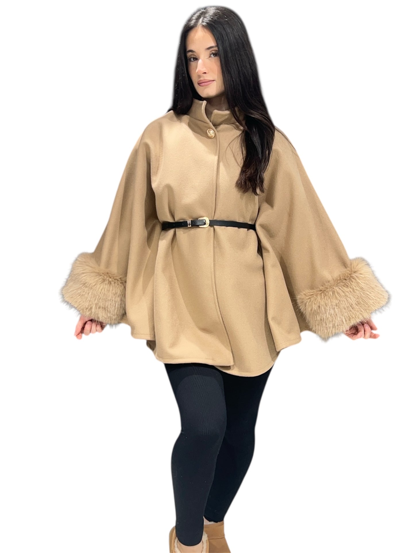 Cape ceinture d’hiver avec finitions en fausse fourrure