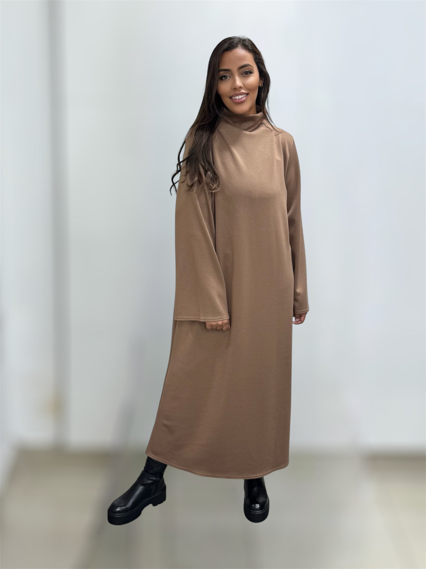 Robe longue col montant