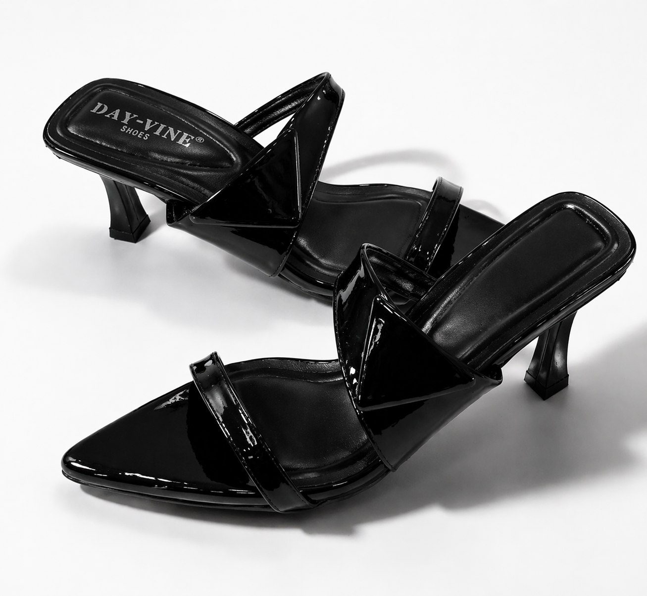 mules élégantes effet miroir – bout pointu tendance
