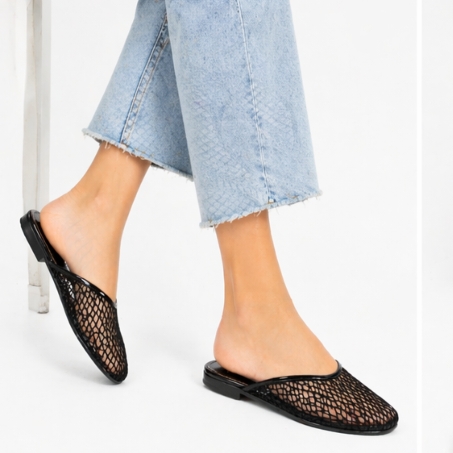 Mules Plates Femme en Résille | Chaussures Filet Bout Carré Noir et Rouge | Tendance Été