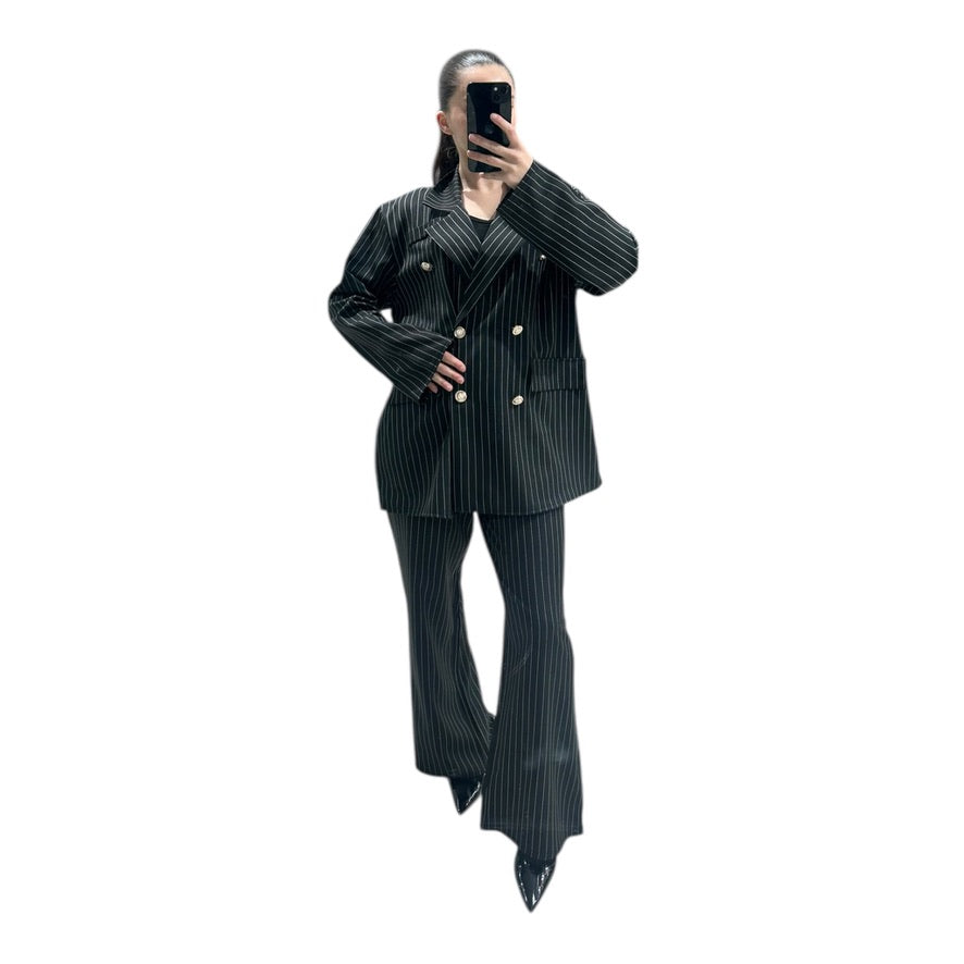 Ensemble tailleur oversize à rayures – Blazer double boutonnage & pantalon flare