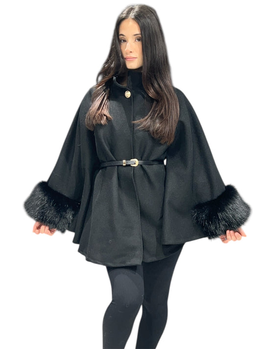 Cape ceinture d’hiver avec finitions en fausse fourrure
