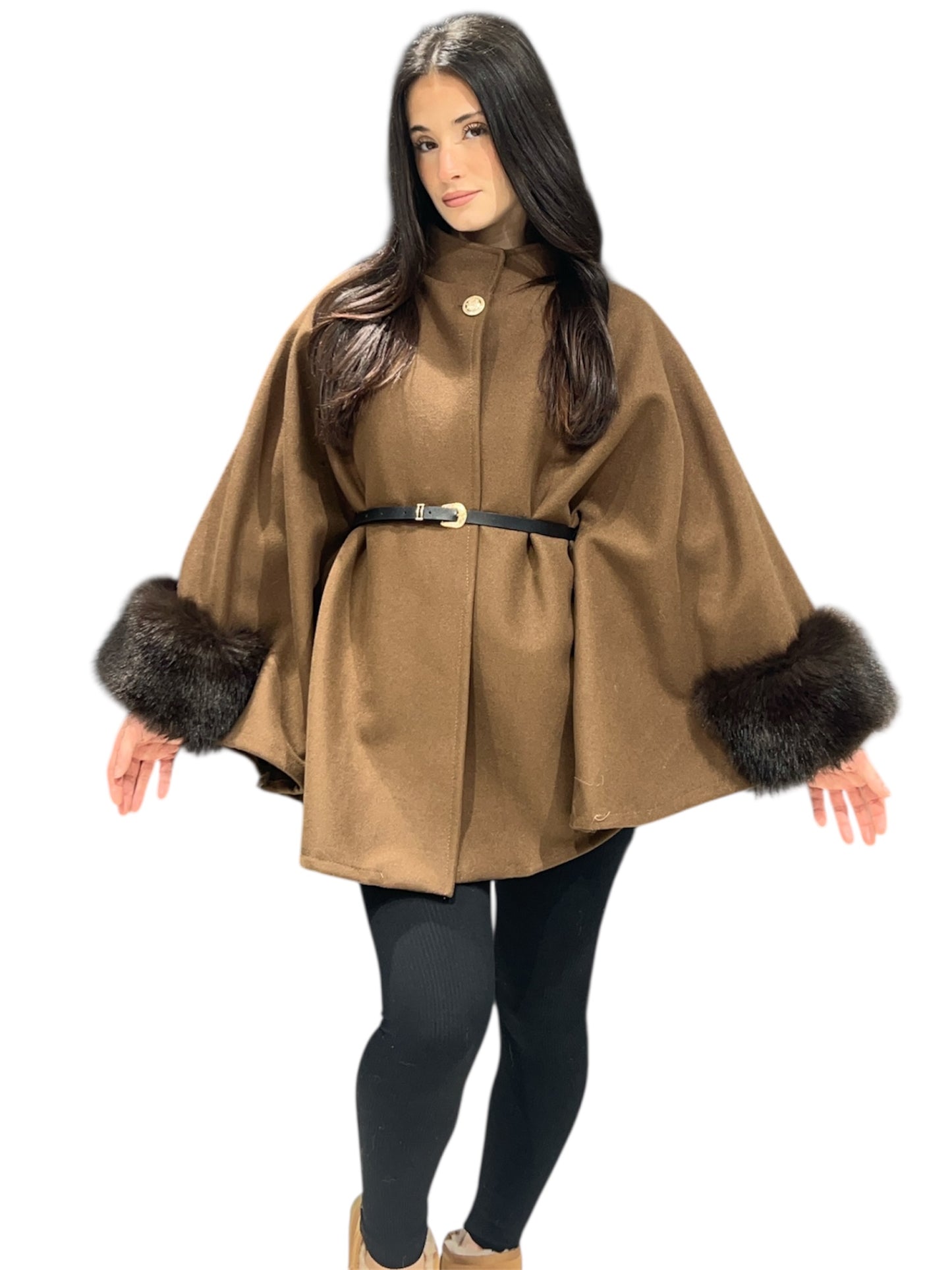 Cape ceinture d’hiver avec finitions en fausse fourrure