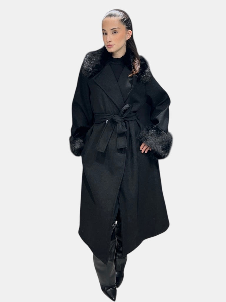 Manteau long avec col et poignets en fausse fourrure