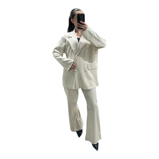 Ensemble tailleur oversize à rayures – Blazer double boutonnage & pantalon flare
