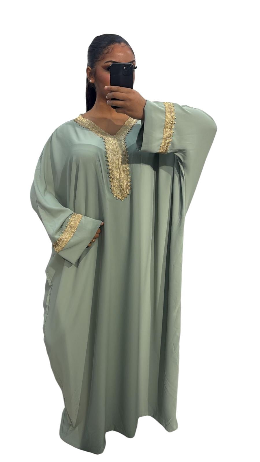 Abaya kaftan fluide avec broderies dorées – Plusieurs couleurs