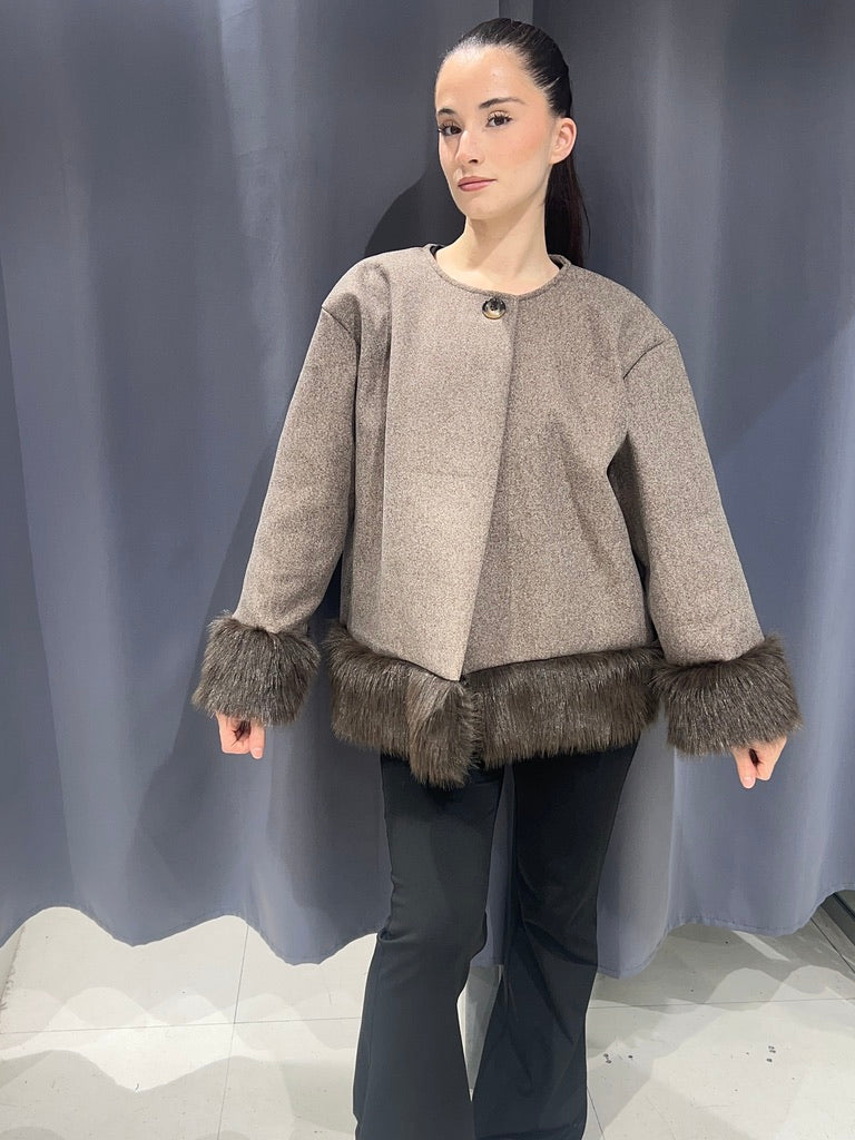 veste tendance à effet fourrure