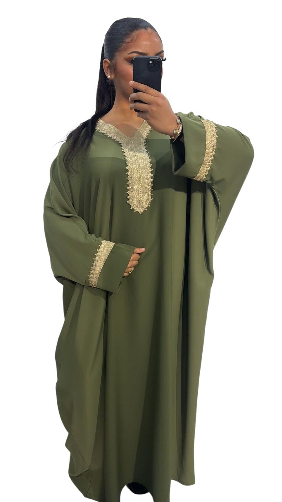 Abaya kaftan fluide avec broderies dorées – Plusieurs couleurs