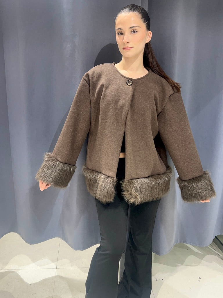 veste tendance à effet fourrure