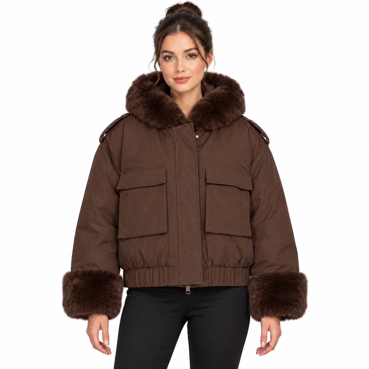 Veste courte à capuche et finitions en fausse fourrure – Élégance