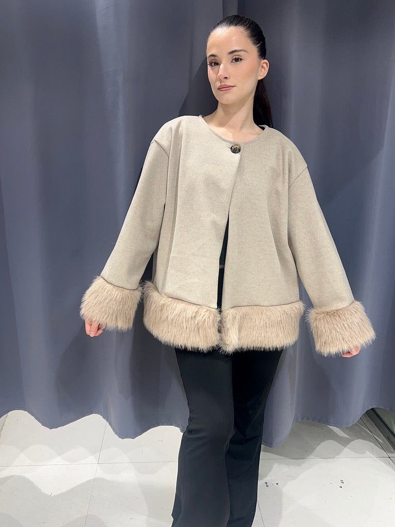 veste tendance à effet fourrure