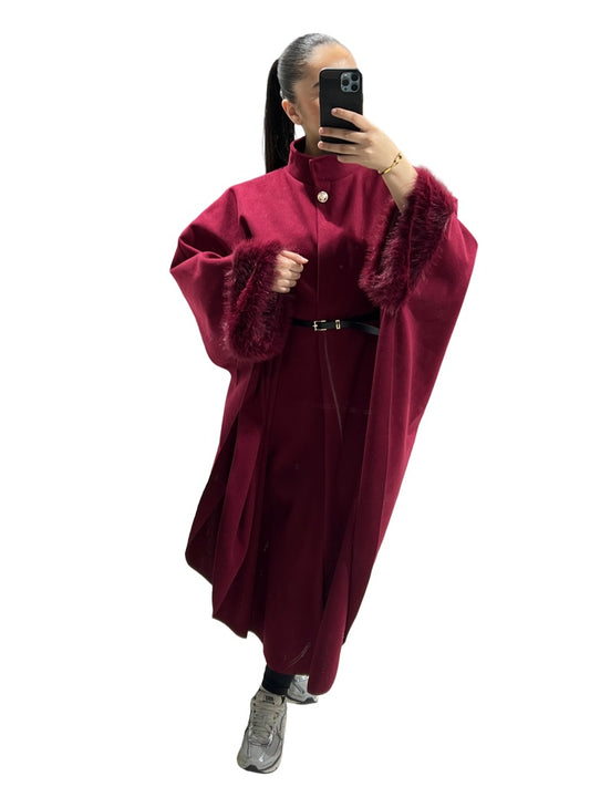 Cape Élégante Manches en Fausse Fourrure 260