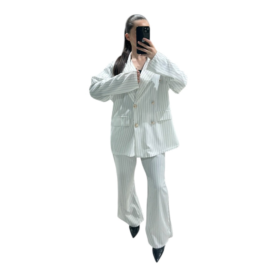 Ensemble tailleur oversize à rayures – Blazer double boutonnage & pantalon flare