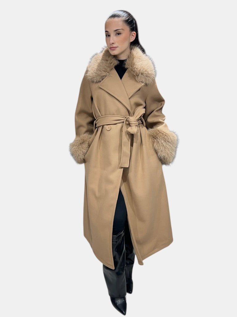 Manteau long avec col et poignets en fausse fourrure