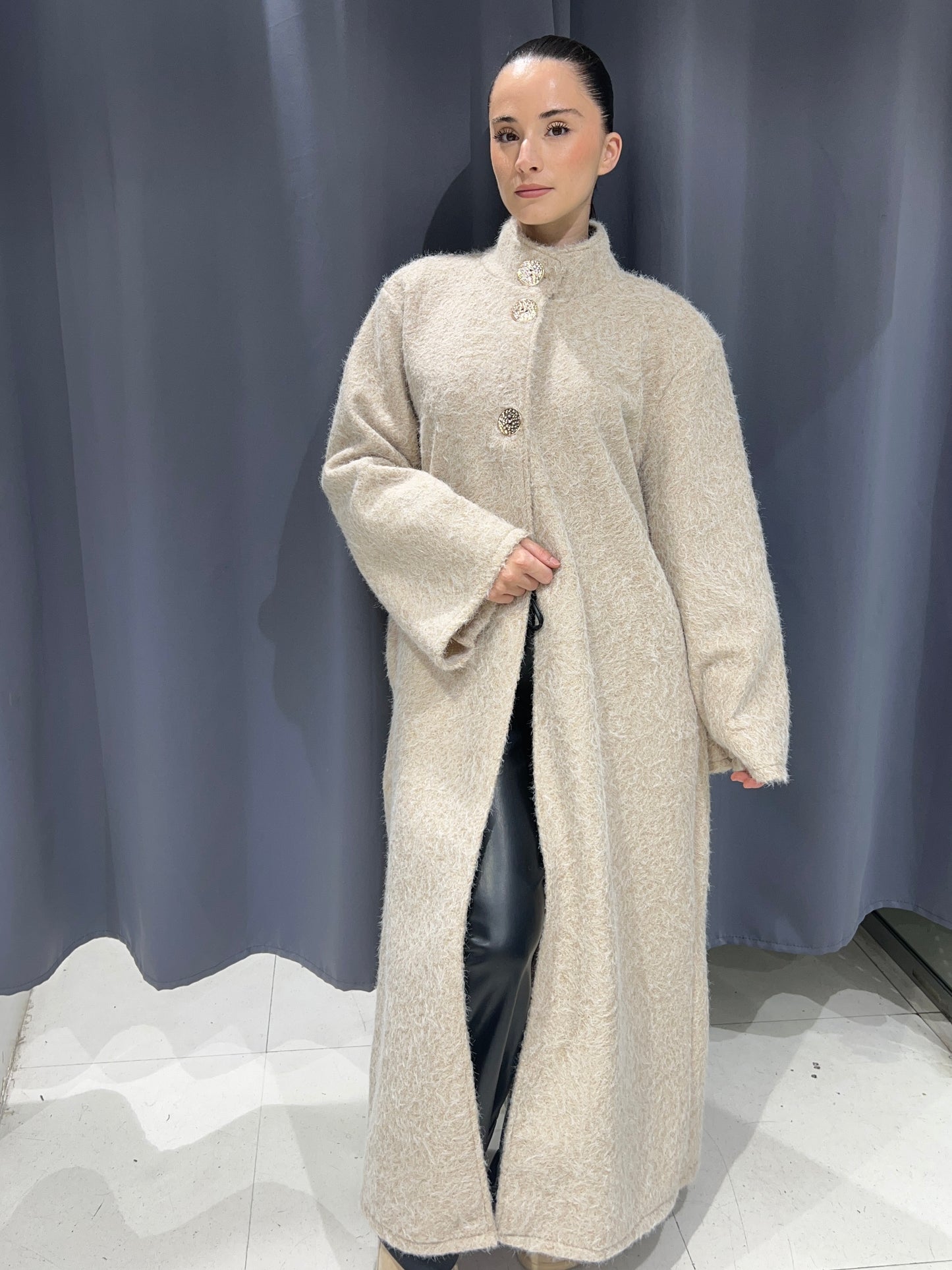 Manteau oversize chic à boutons bijoux 232