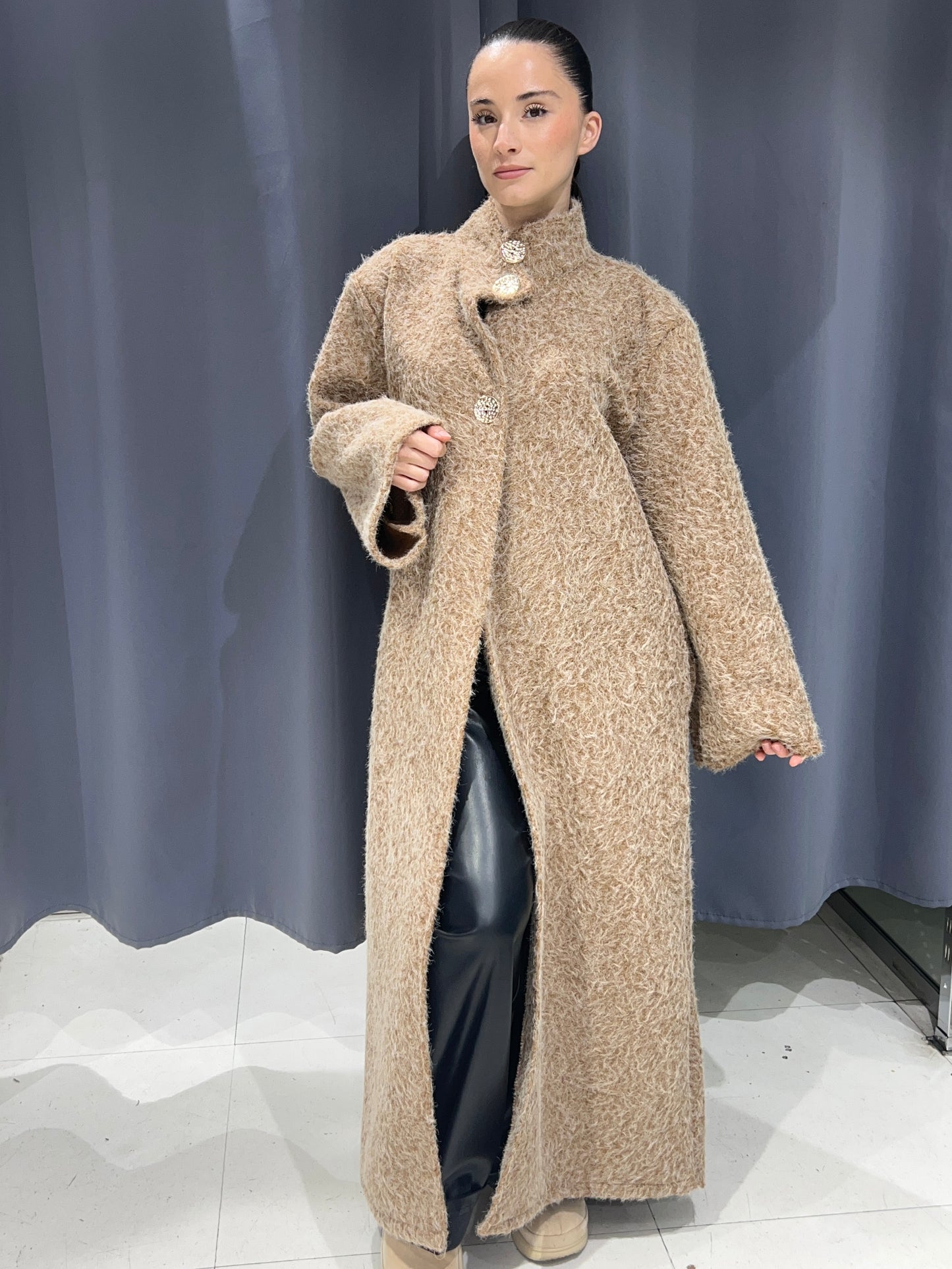 Manteau oversize chic à boutons bijoux 232