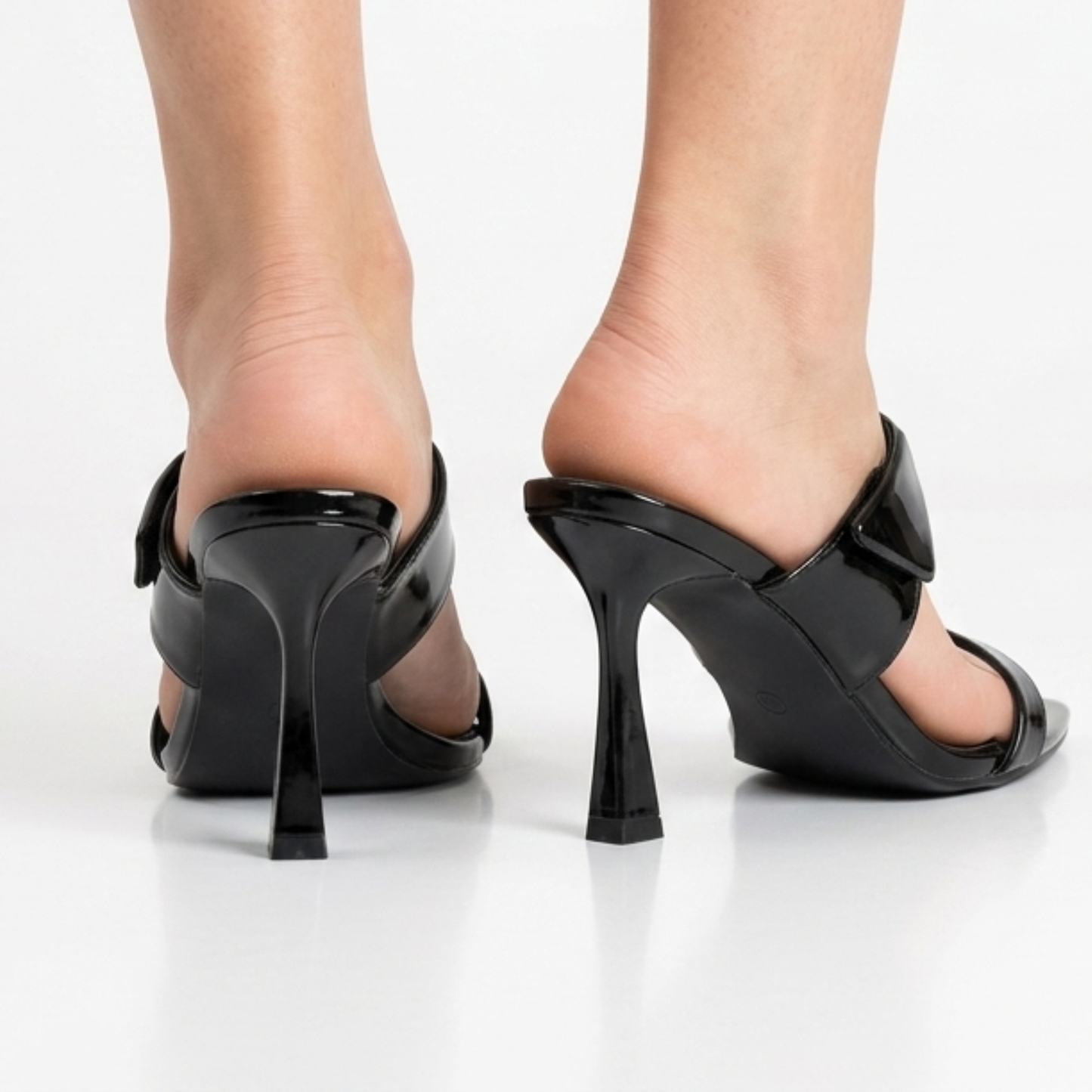 mules élégantes effet miroir  – bout pointu tendance