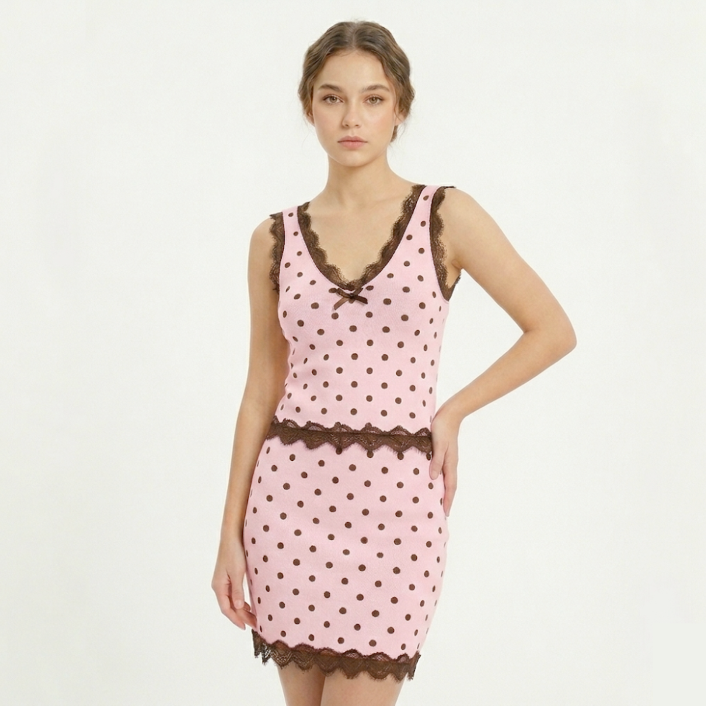 Ensemble femme 2 pièces à pois avec dentelle – top ajusté + jupe courte élégante
