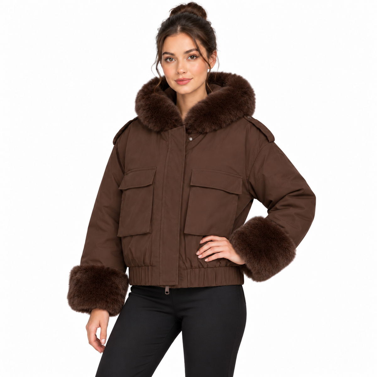 Veste courte à capuche et finitions en fausse fourrure – Élégance