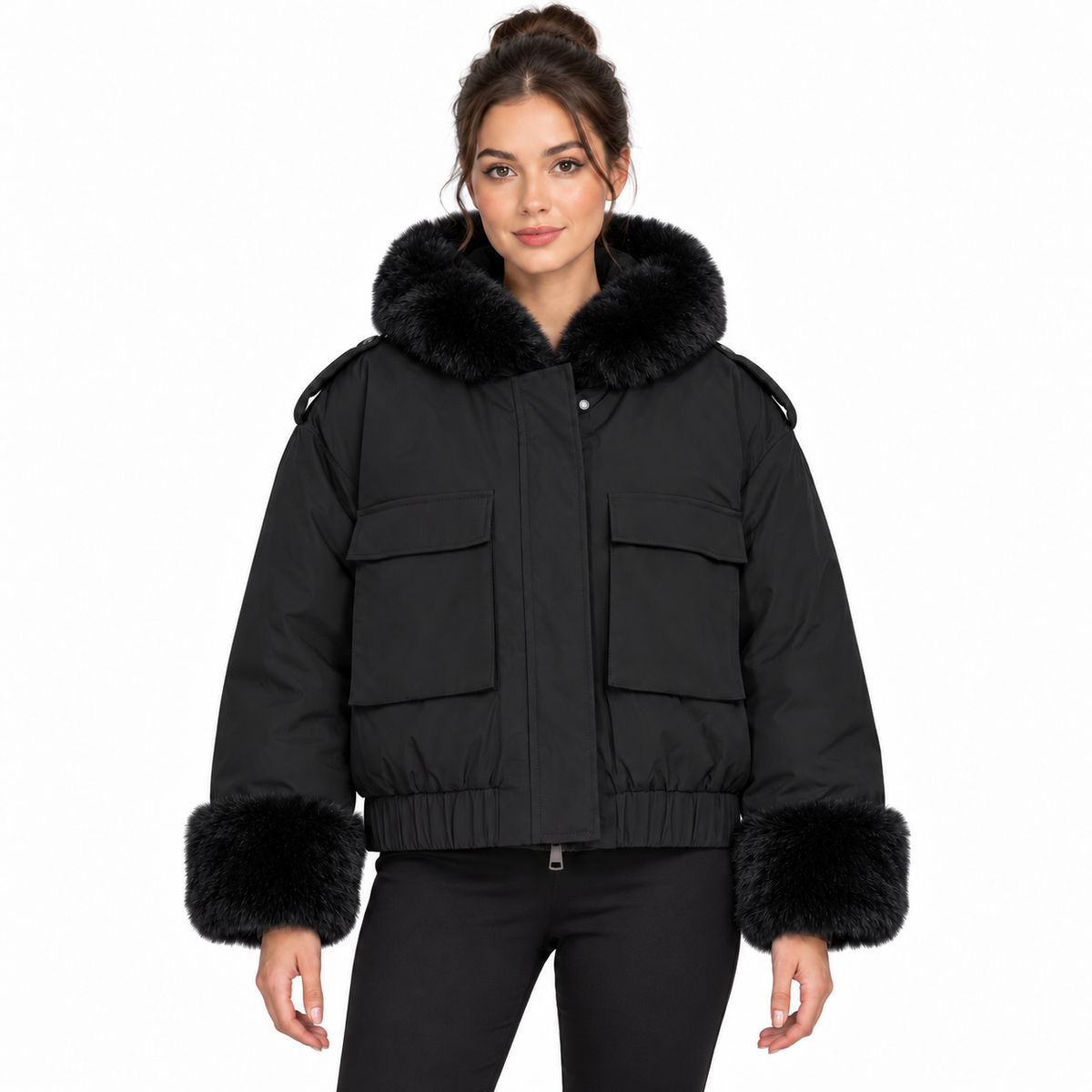 Veste courte à capuche et finitions en fausse fourrure – Élégance