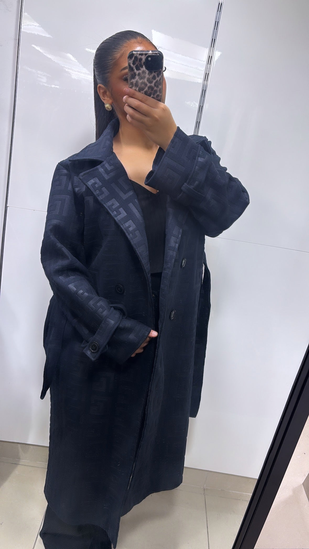 trench motif monogramme